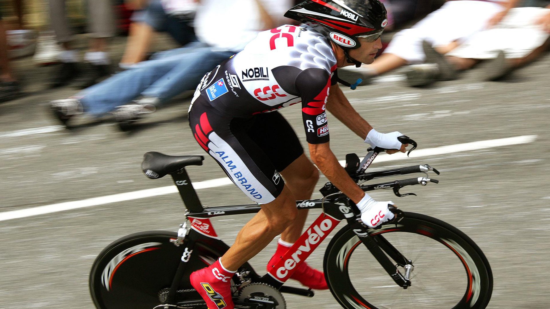 “马科斯·莫奇的防守技巧与战术适应力，助力阿根廷美洲狮队全面崛起”