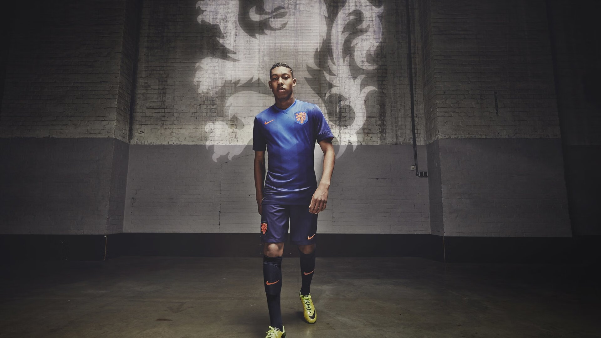 比利亚雷亚尔强化边路控制力压对手,比利亚雷亚尔队员